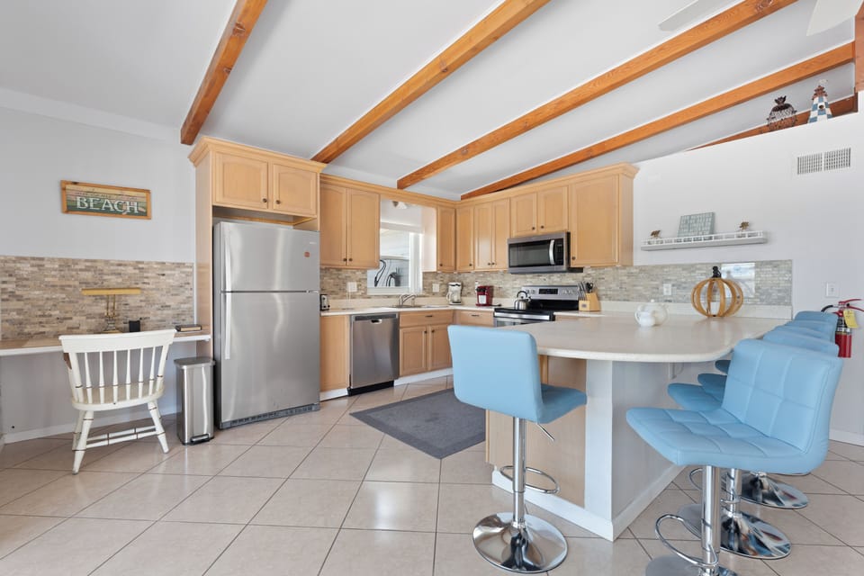 Lovley kitchen area, ideal for those after beach snacks!