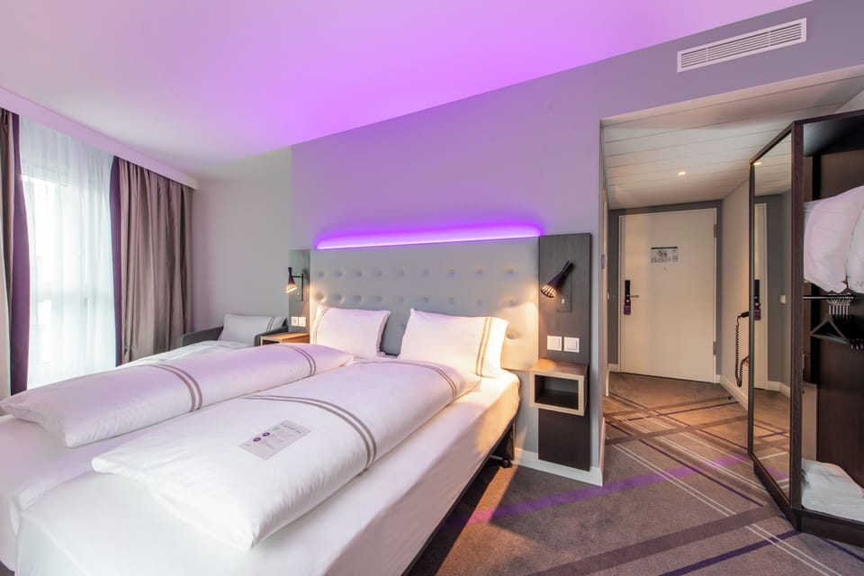Premium bedding, iron/ironing board, WiFi, bed sheets