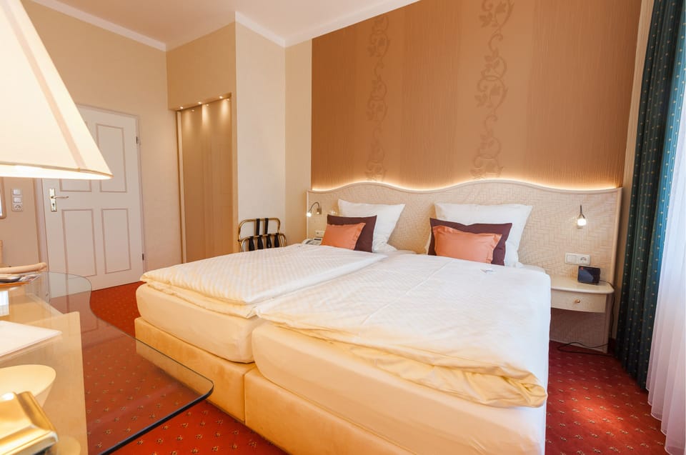 Minibar, in-room safe, desk, iron/ironing board