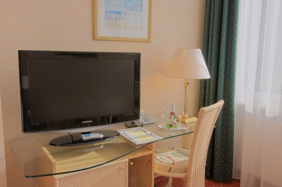 Classic Double Room (elevator up to 2nd floor only) | Minibar, in-room safe, desk, iron/ironing board