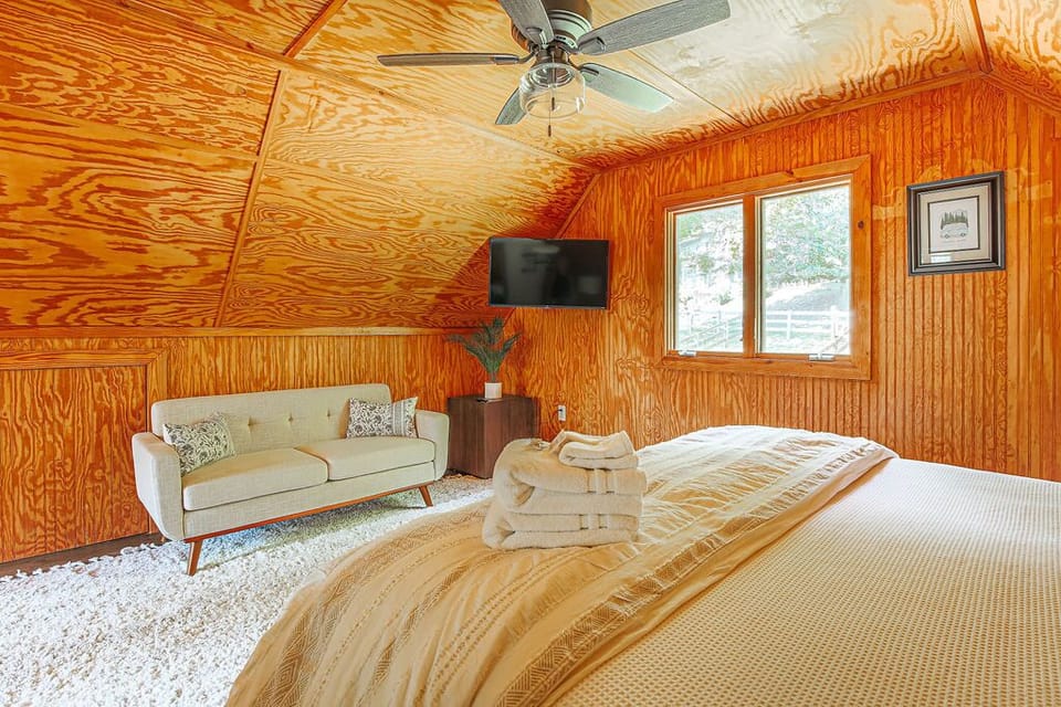 Cabin, Private Bathroom (Blue's Barn) | 1 bedroom