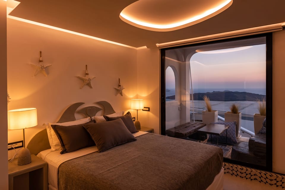 Deluxe Suite, Hot Tub, Sea View | Premium bedding, minibar, in-room safe, individually decorated