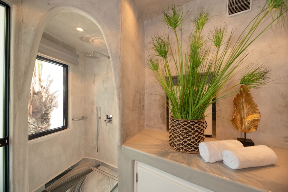 Executive Suite, Jetted Tub, Sea View | Bathroom | Shower, free toiletries, hair dryer, bathrobes