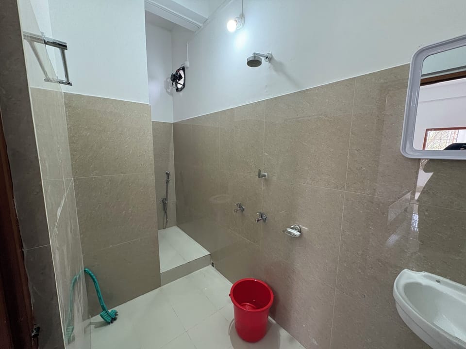Economy Double or Twin Room, Balcony, City View | Bathroom | Shower, towels, soap