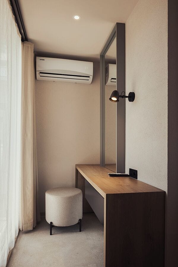 Standard Room, Annex Building | Minibar, individually decorated, individually furnished, desk