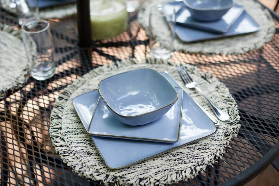 Al fresco dining on deck