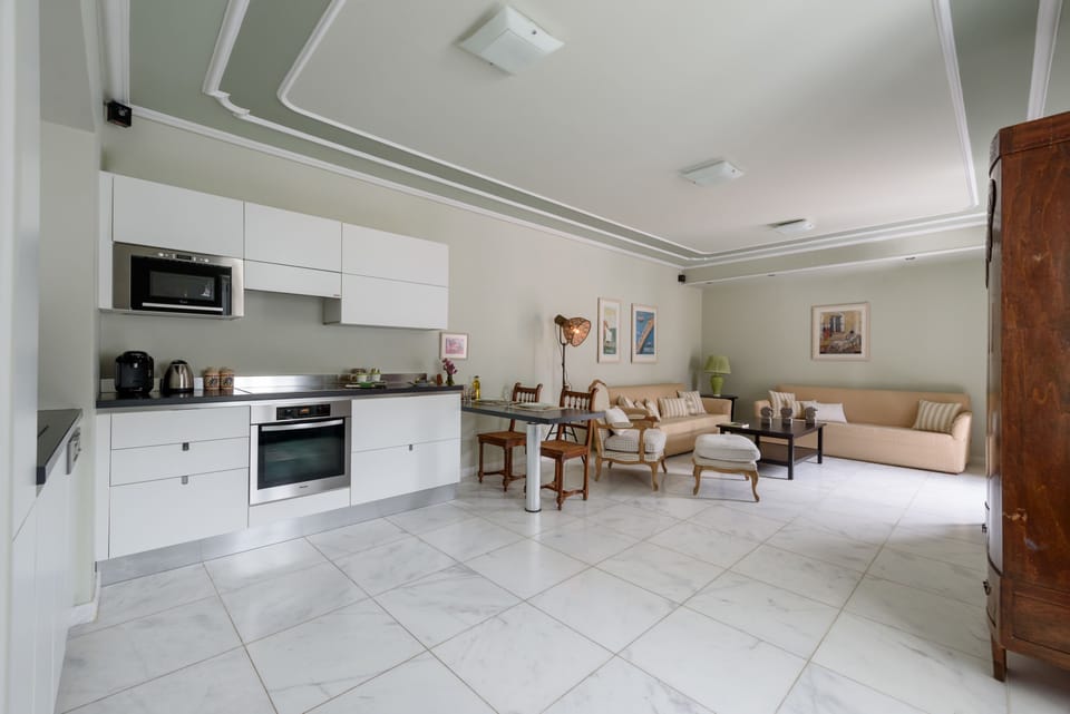 Superior Apartment | Premium bedding, in-room safe, individually decorated, soundproofing