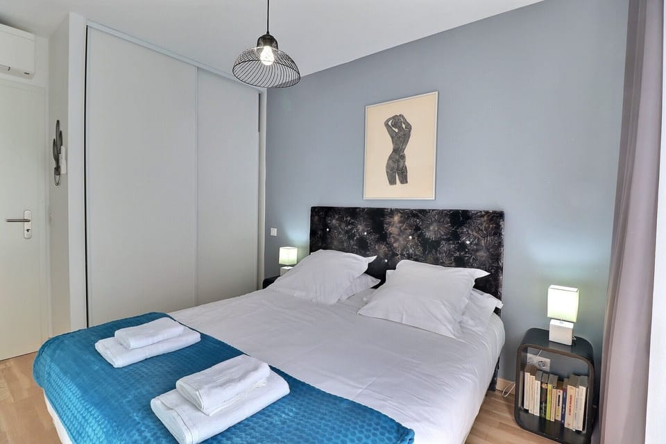 Comfort Apartment, Balcony, Beach View | Blackout drapes, iron/ironing board, free WiFi