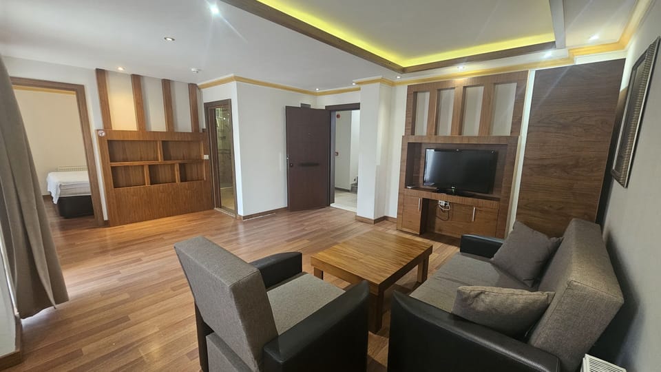 Comfort Suite | Living area | LCD TV