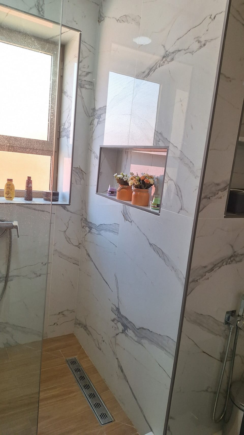 Suite, Garden View | Bathroom | Free toiletries, soap, shampoo, toilet paper