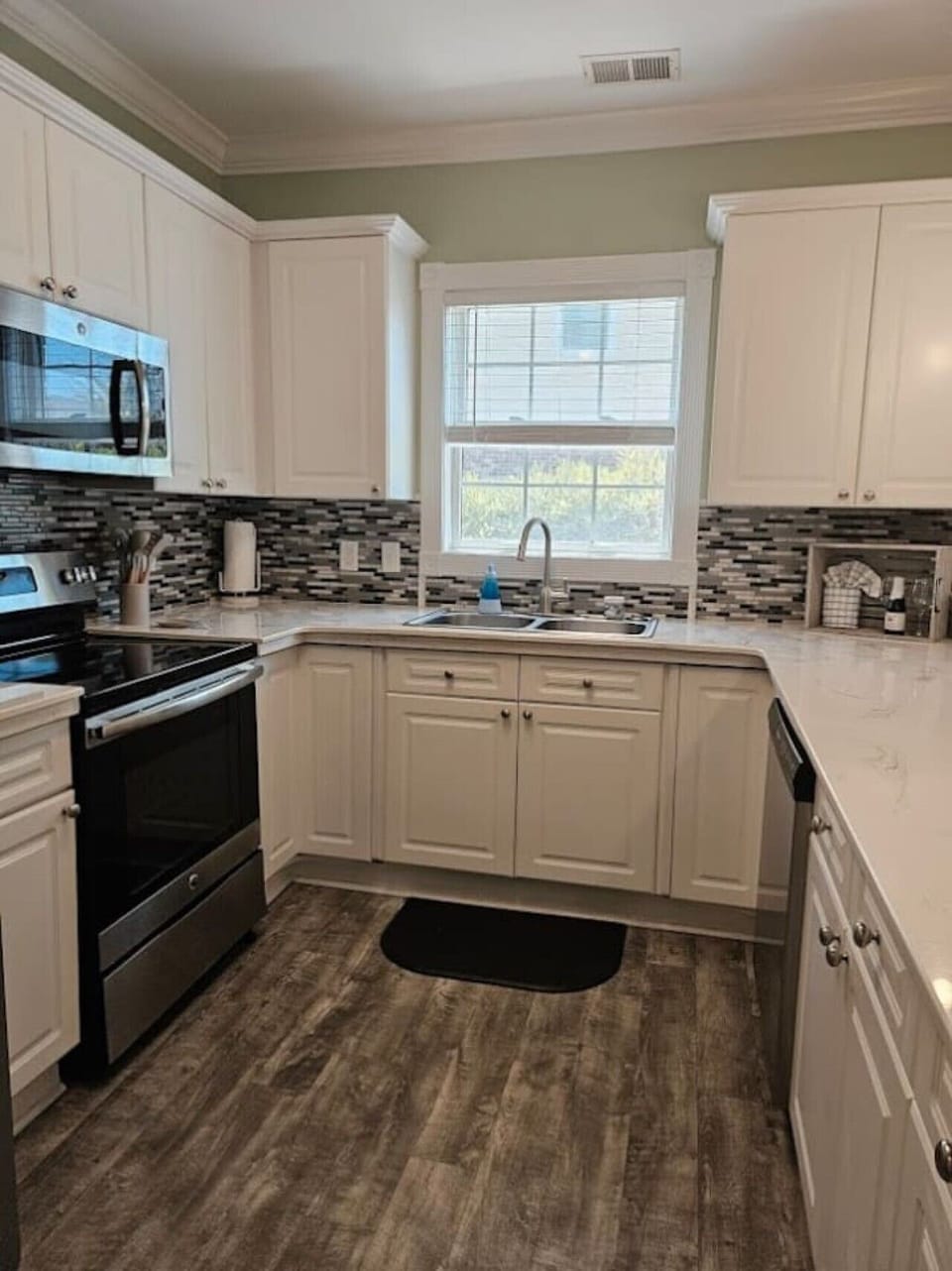 Full size kitchen