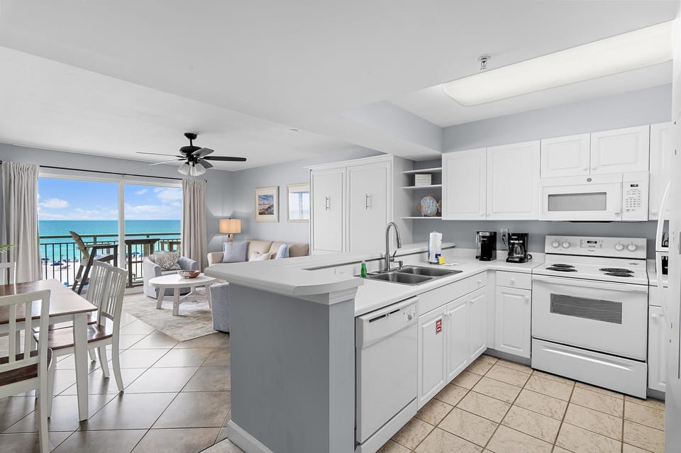 Condo, Multiple Beds (Pelican Isle 317) | Private kitchen