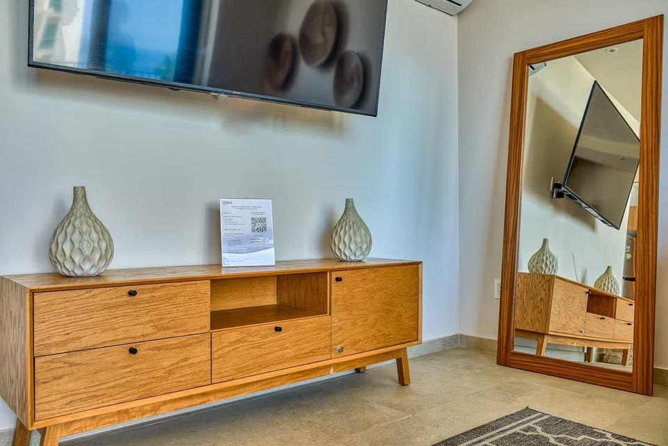 Comfort Apartment, Balcony, Beach View | Interior