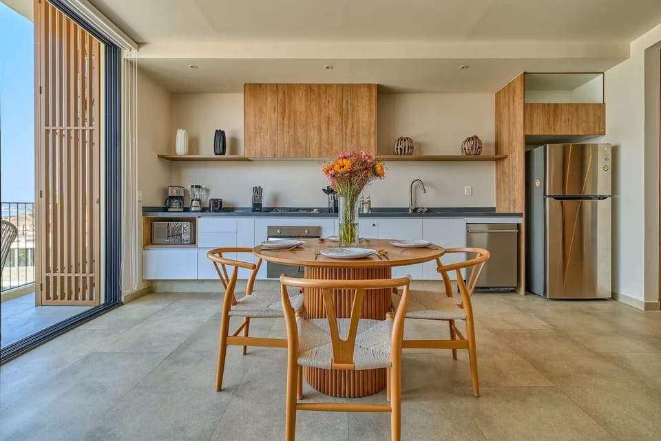 Comfort Apartment, Balcony, Beach View | Private kitchen