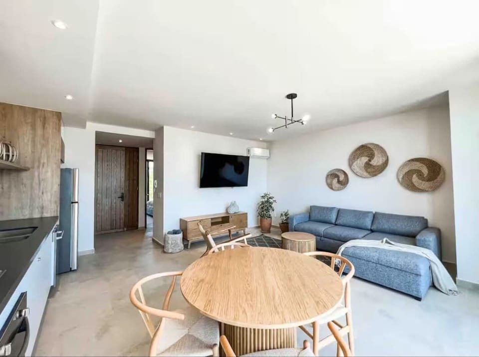 Comfort Apartment, Balcony, Beach View | Living area