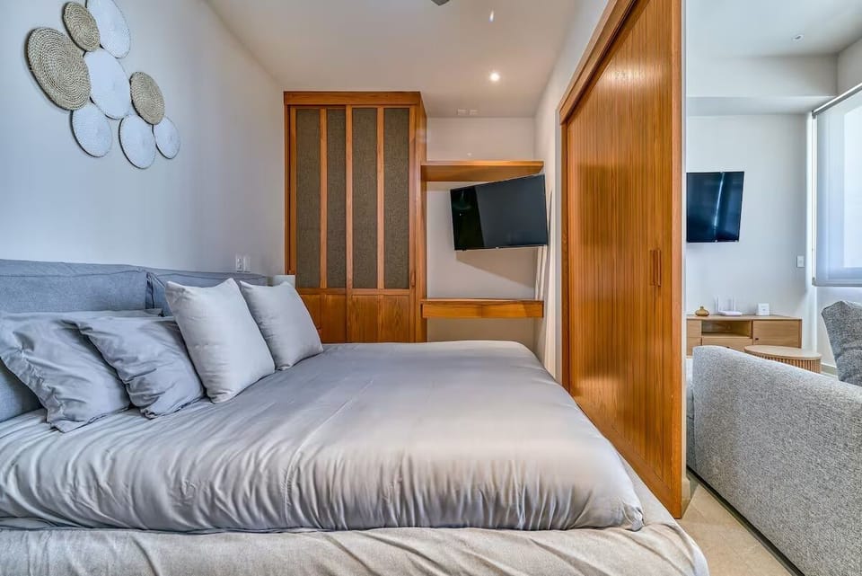 Comfort Condo, 1 King Bed with Sofa bed, Balcony, Beach View