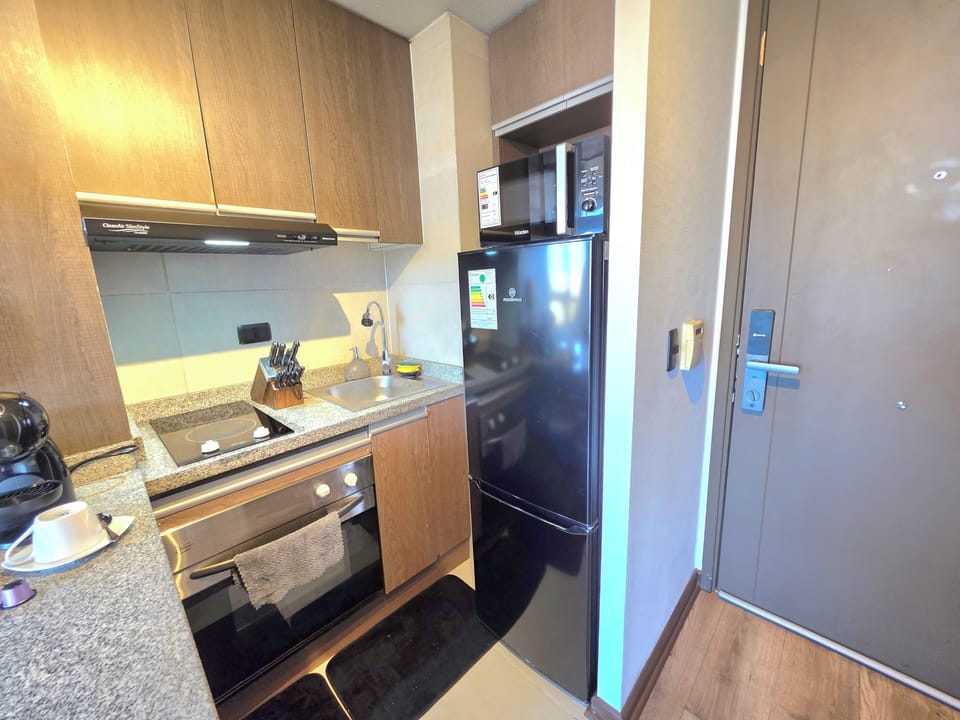 Executive Apartment, Balcony, Mountain View | Private kitchen