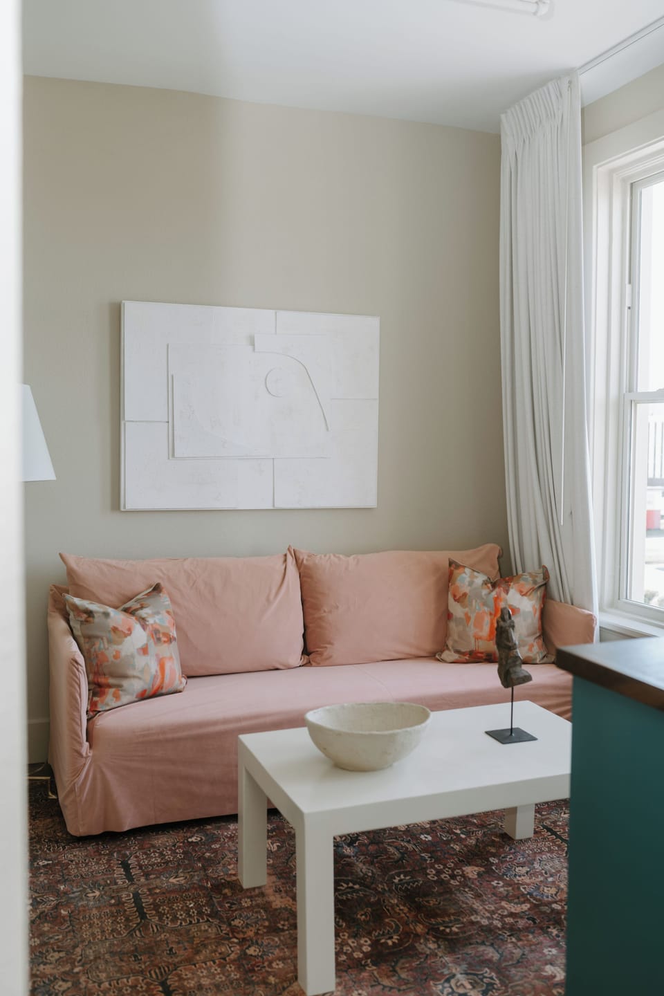 Comfort Room, City View | Living area