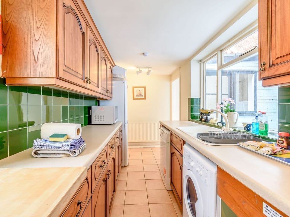 Dishwasher, cookware/dishes/utensils