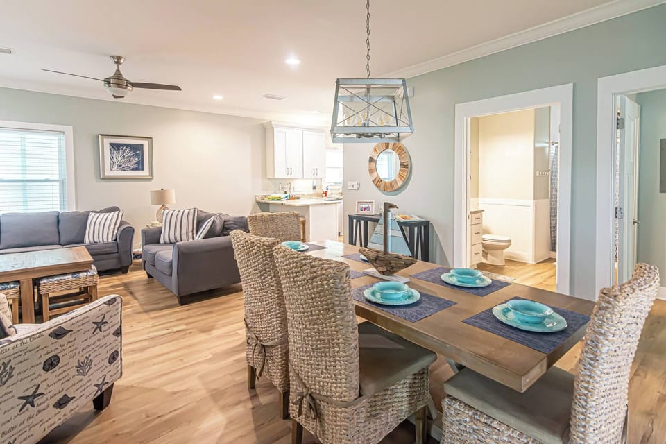 House, 4 Bedrooms, Smoking, Balcony | Dining room