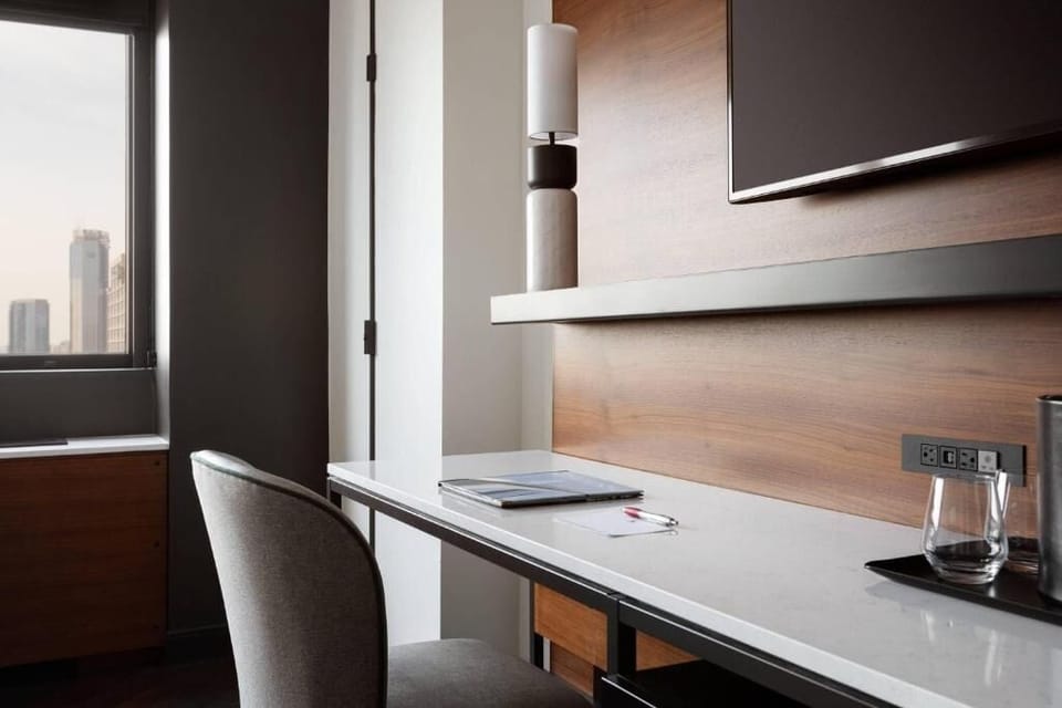 Deluxe Double Room, River View | Interior