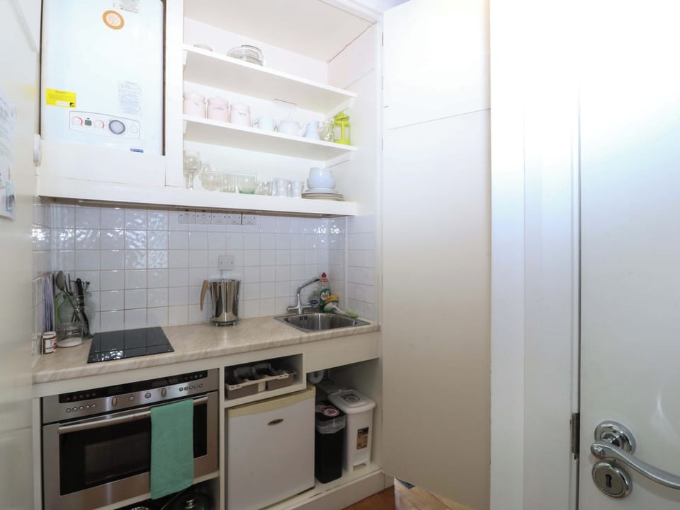 Cookware/dishes/utensils