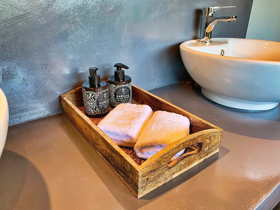 Chalet (Corner) | Bathroom | Shower, hair dryer, towels, soap