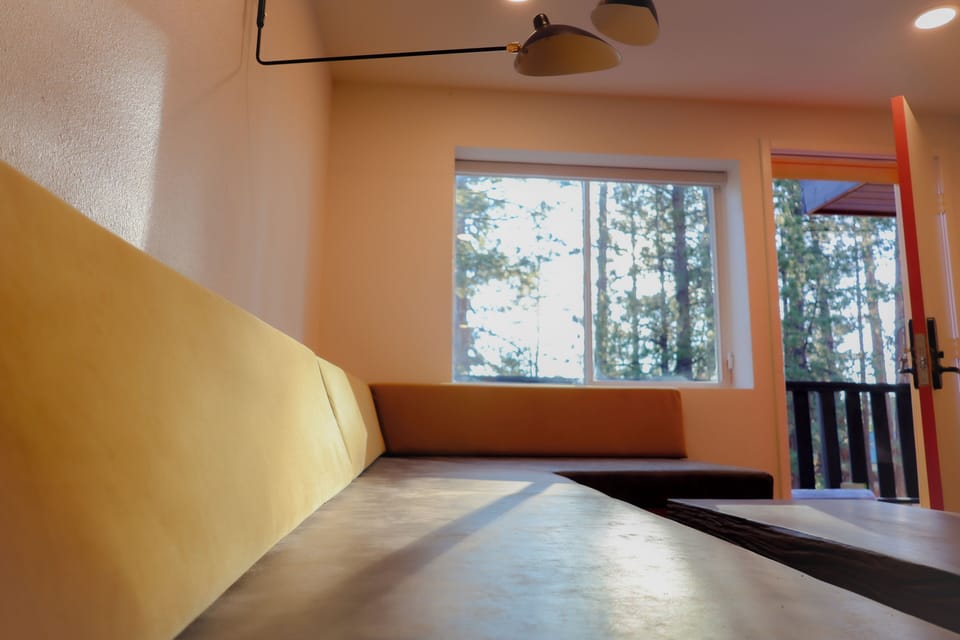 Single Room, 1 King Bed, Mobility Accessible, Pets Allowed | Interior