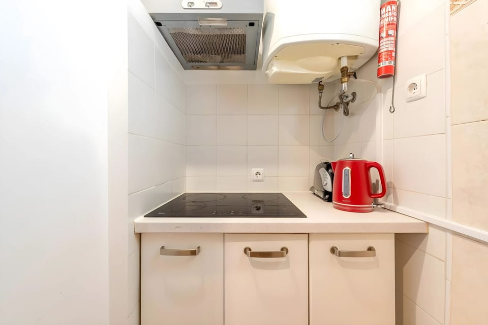 Microwave, coffee/tea maker, cookware/dishes/utensils