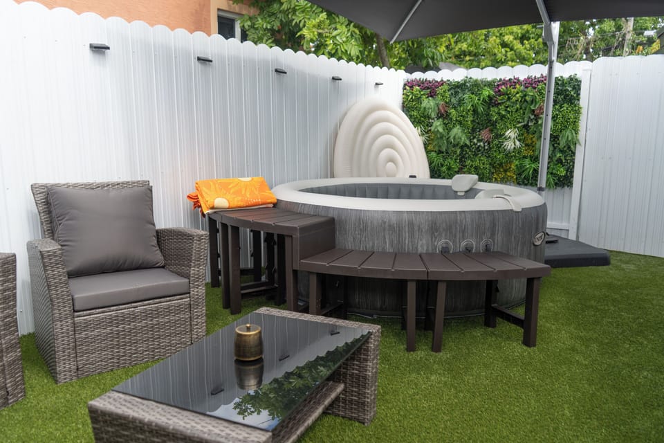 Outdoor spa tub