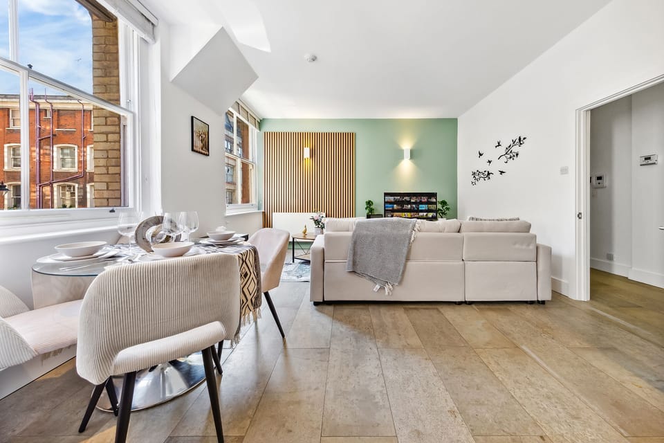 Deluxe Apartment | Dining