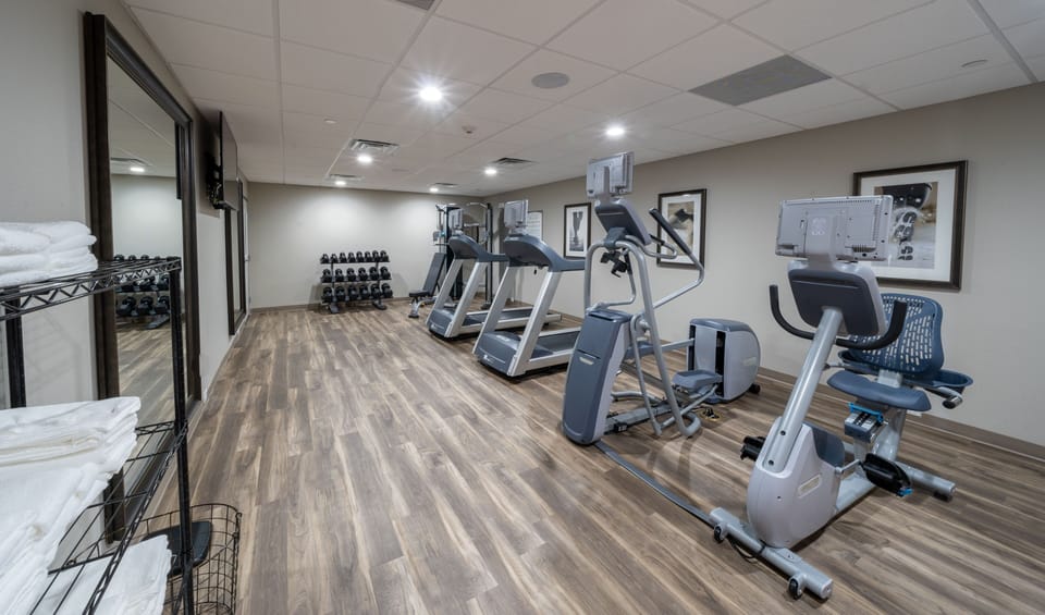 Stay motivated in a bright fitness space, equipped with everything you need for a great workout.
