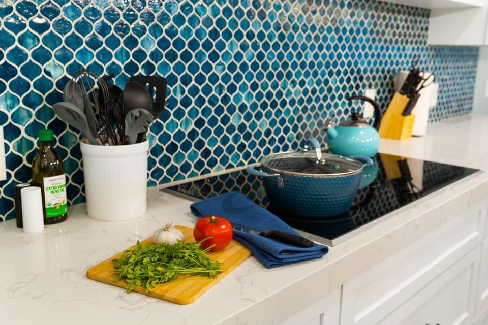 Kitchen: Ready for your home cooked meals!