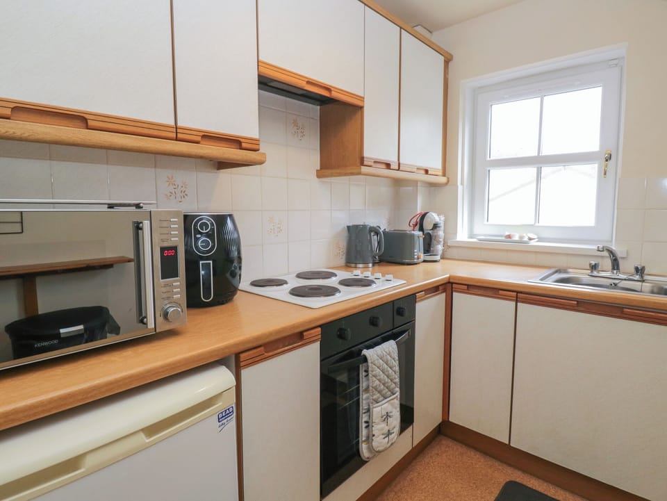 Dishwasher, cookware/dishes/utensils