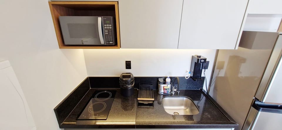 Comfort Apartment | Private kitchen | Fridge, microwave, cookware/dishes/utensils