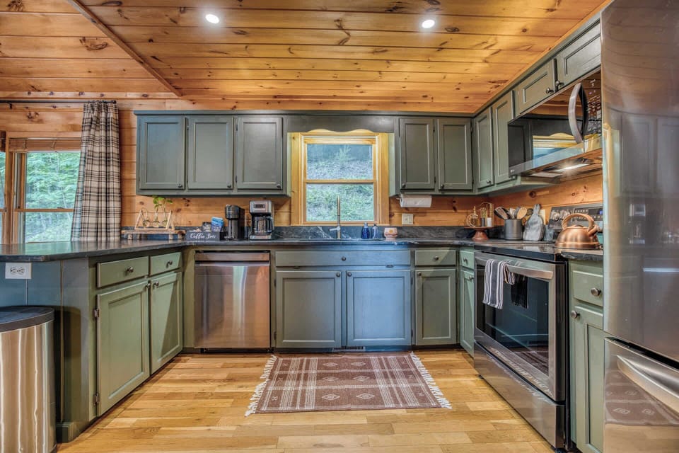 Chef’s Dream Kitchen – Fully stocked with high-end appliances and plenty of cabinetry, making cooking a breeze.
