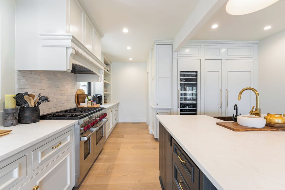 Large kitchen area | Interior