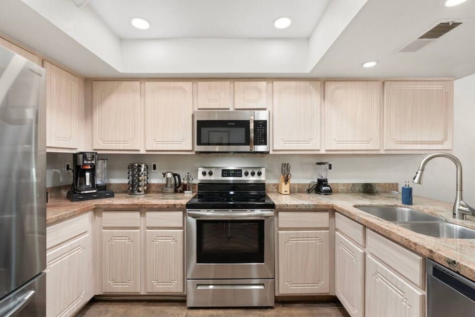 Kitchen Stove & Microwave