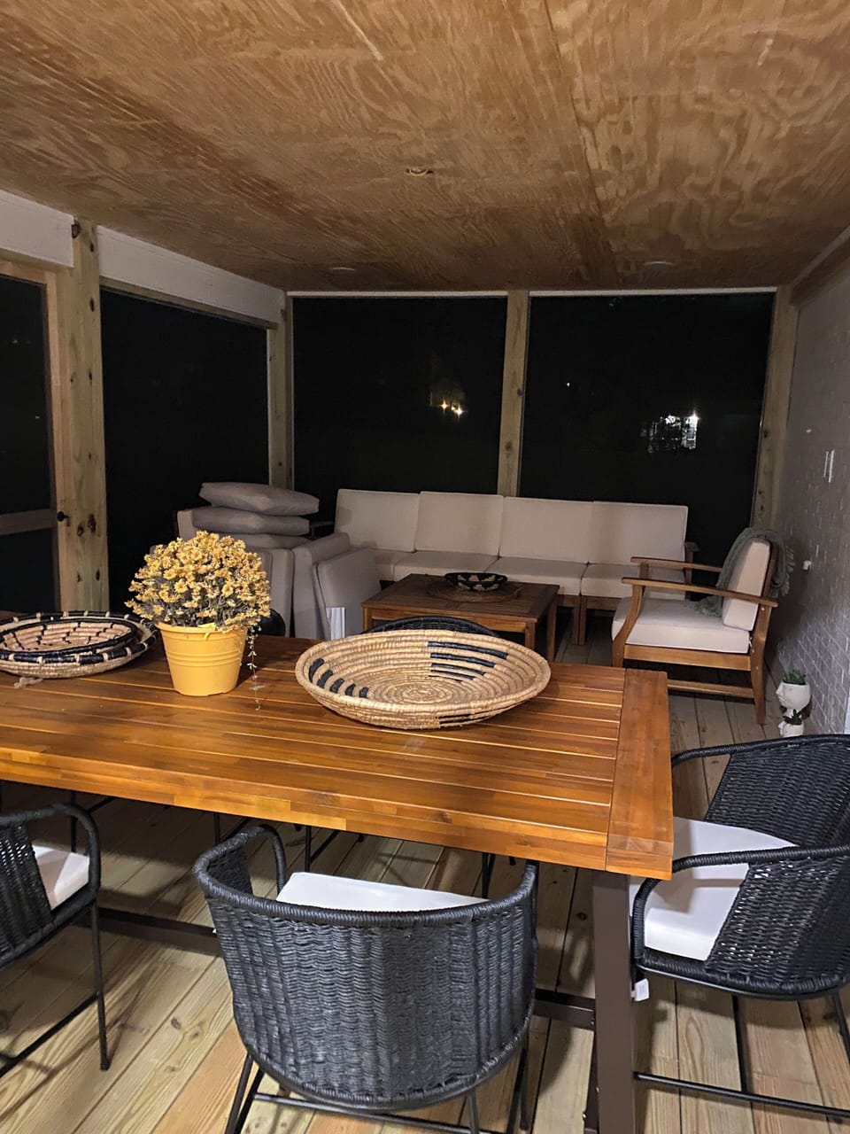Outdoor dining