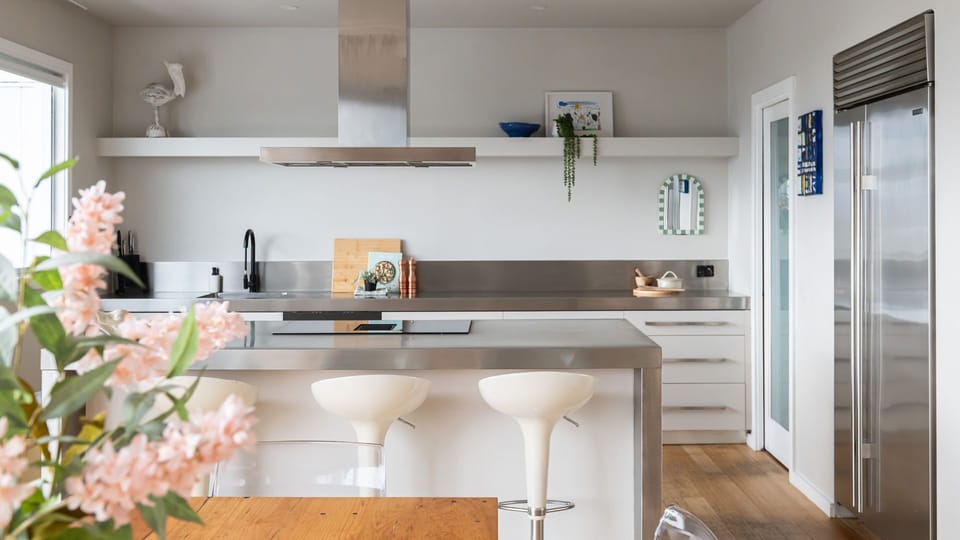 Fully Equipped Kitchen and Butlers Pantry 