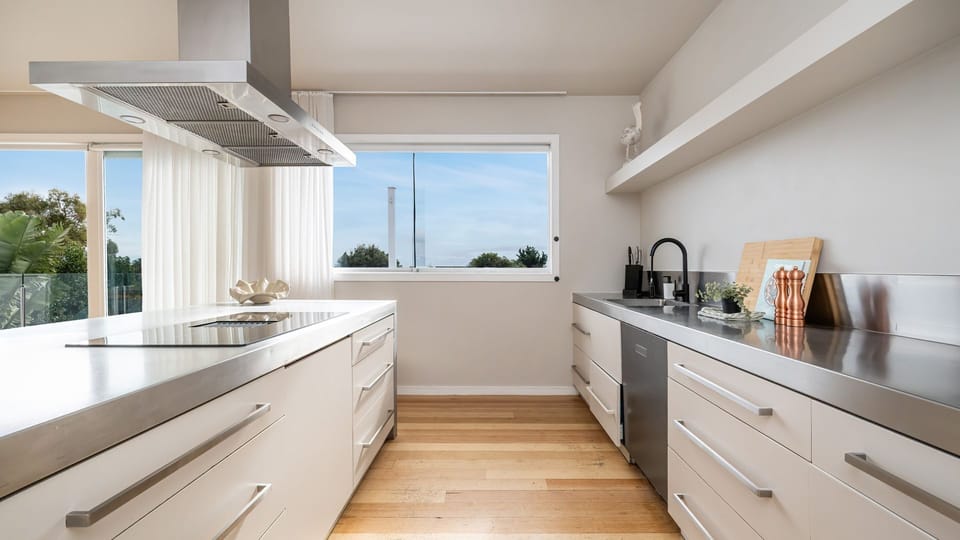 Fully Equipped Kitchen and Butlers Pantry 