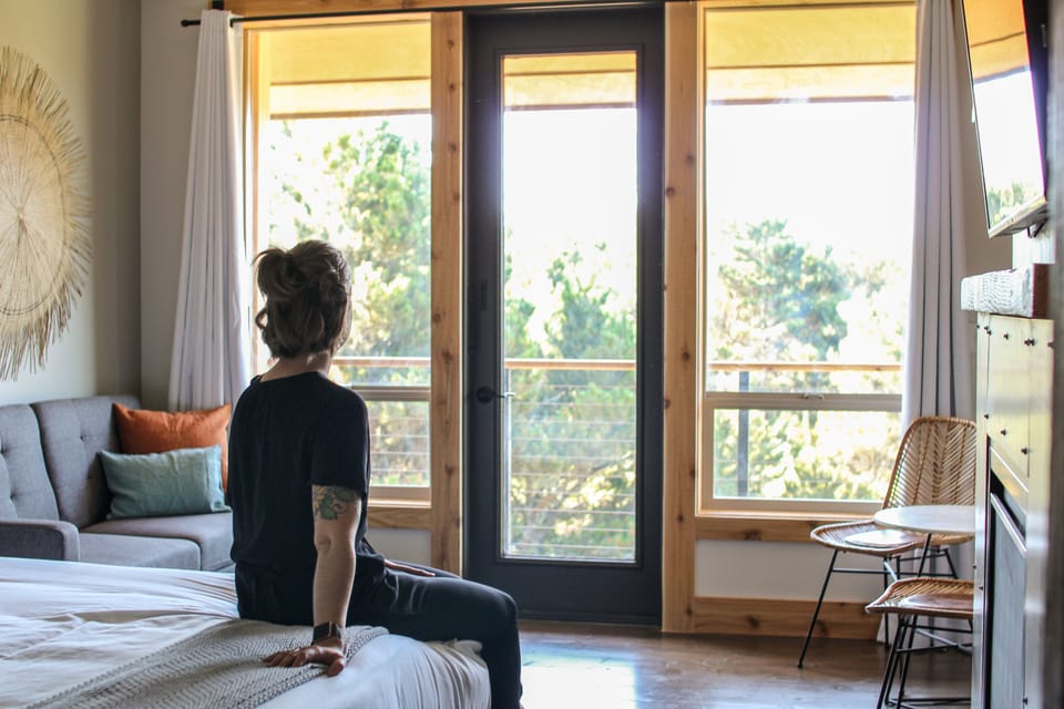 Pool House Studio | Desk, laptop workspace, free WiFi, bed sheets