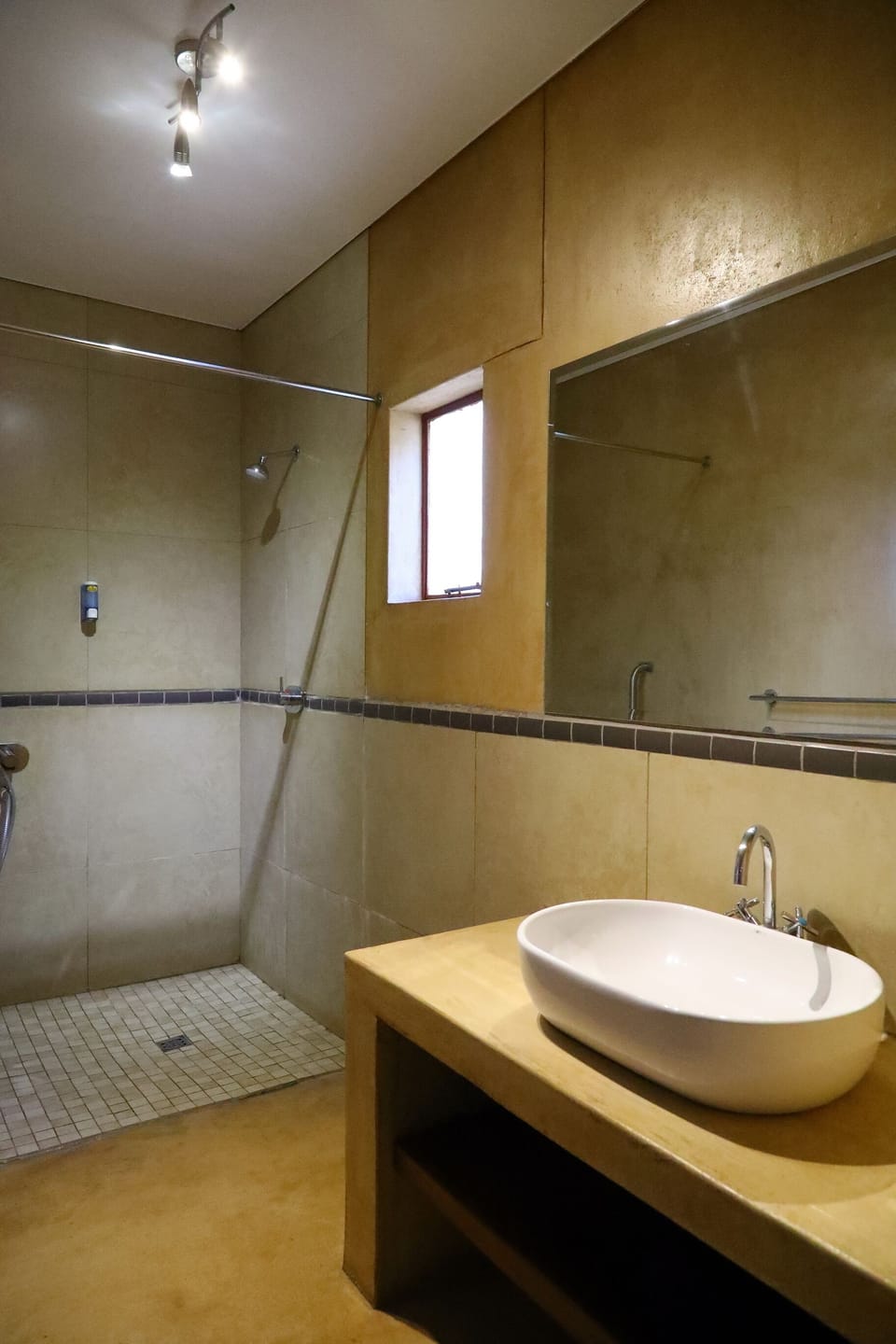 Luxury Suite | Bathroom | Hair dryer, towels