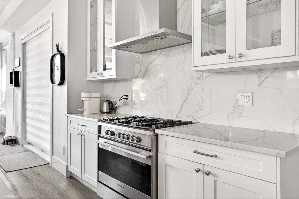 Gourmet Kitchen: Cook up culinary delights in this sleek, modern space with top-notch appliances!