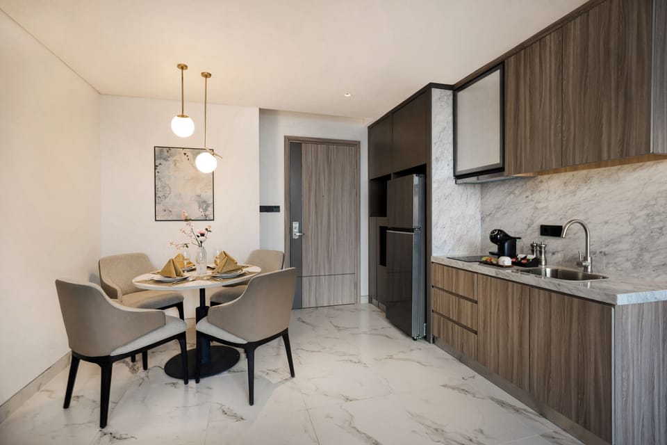 Deluxe Apartment, 2 Bedrooms | Private kitchen | Electric kettle