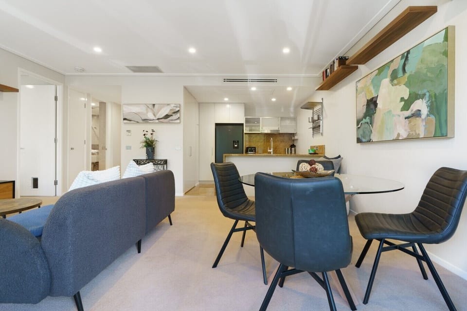 Share meals, stories and special moments around the elegant dining setting in the heart of the apartment.