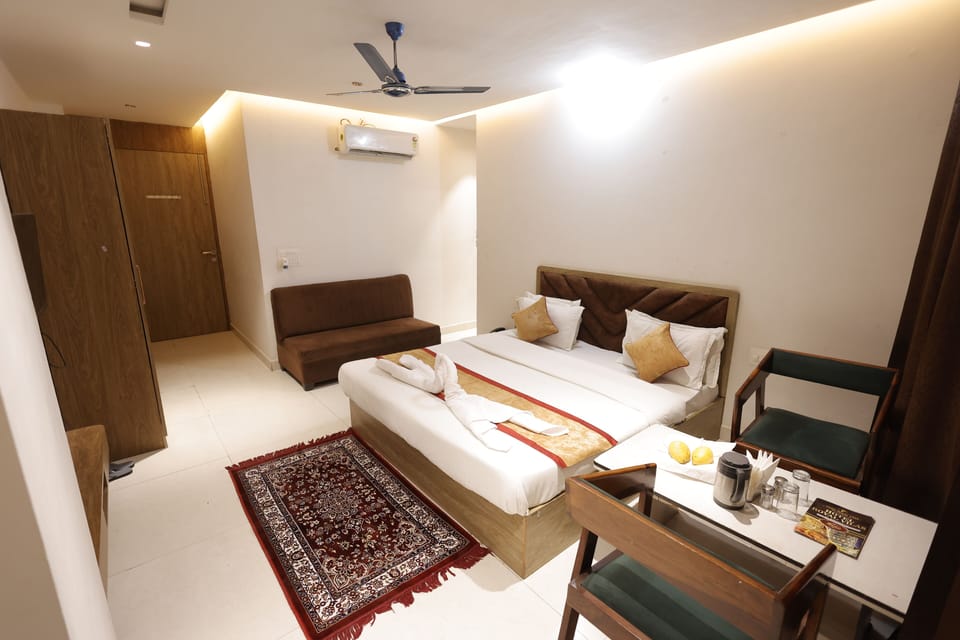 Superior Double Room, Balcony, City View | Free WiFi, bed sheets