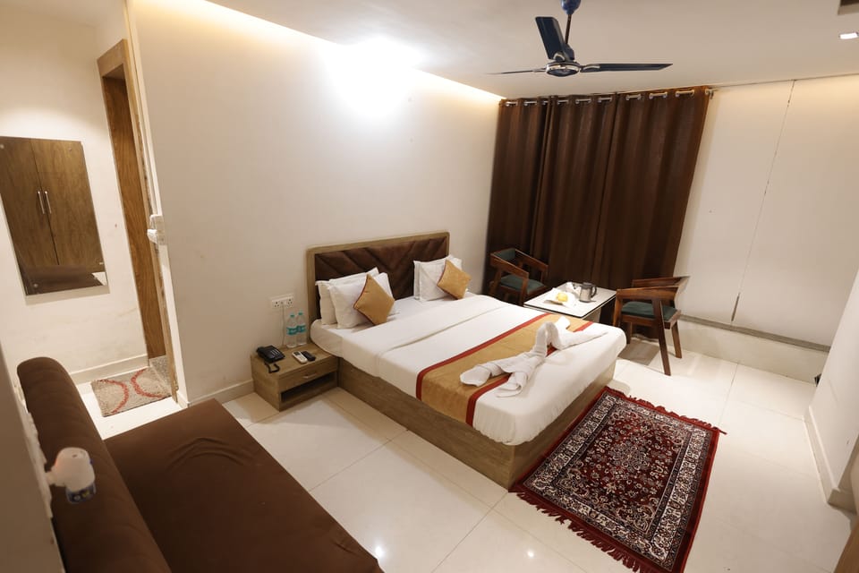 Superior Double Room, Balcony, City View | Free WiFi, bed sheets