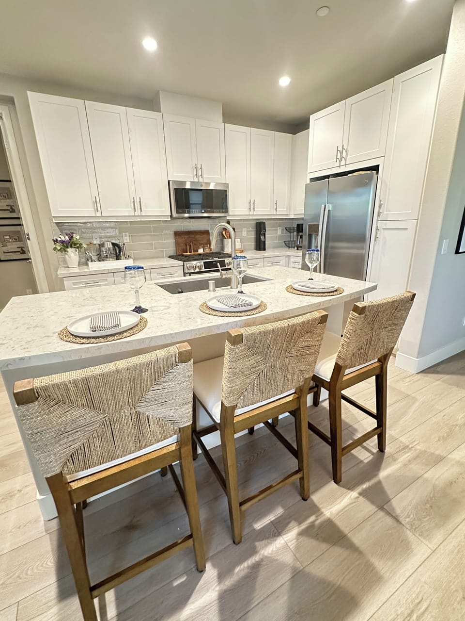 Kitchen is fully stocked and ready to enjoy cooking and entertaining