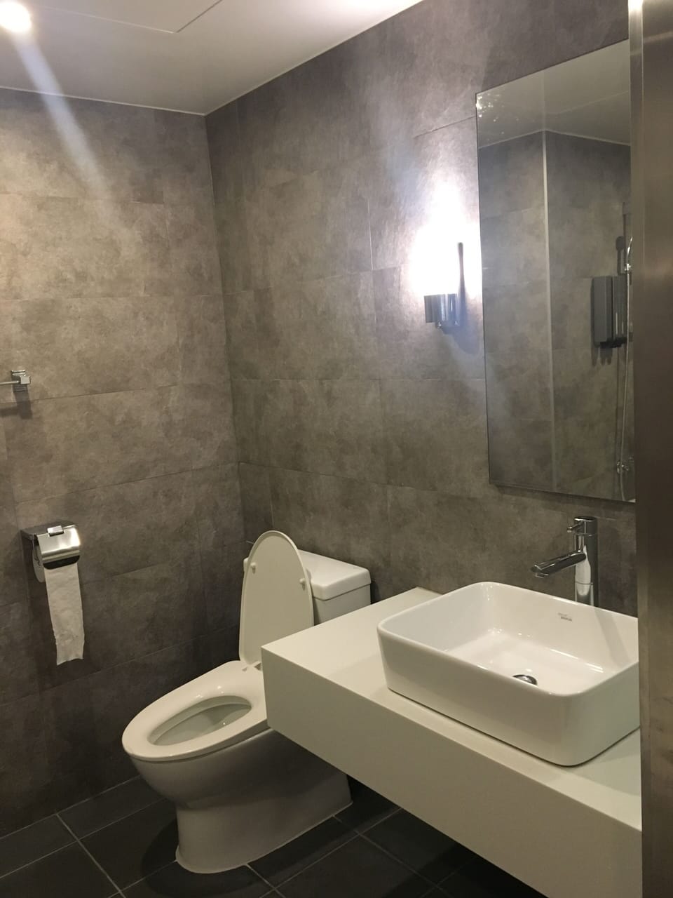Comfort Double Room, Non Smoking, City View | Bathroom | Hair dryer, towels, shampoo, toilet paper